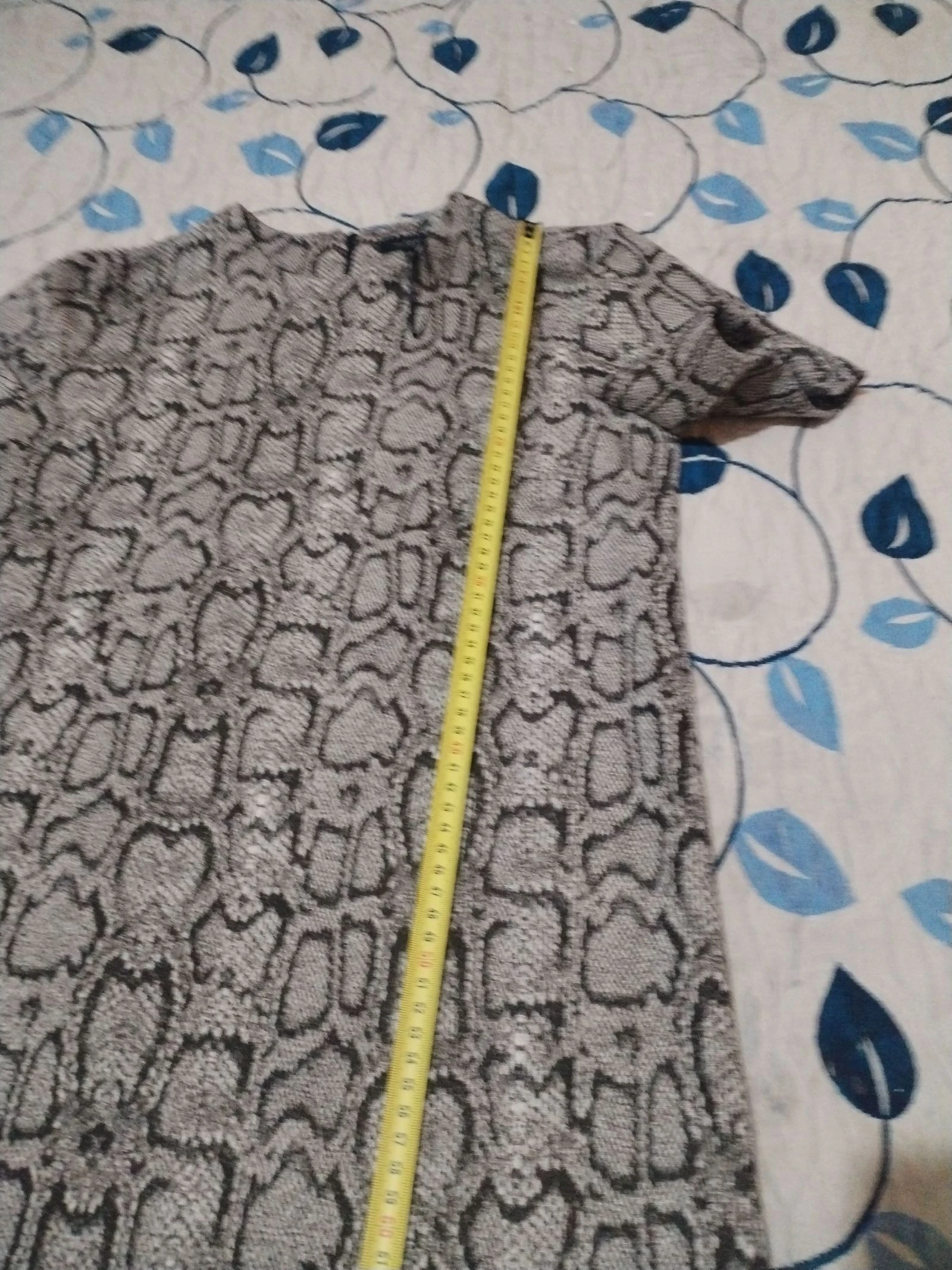Vestido de verano de Zara con un estampado de serpiente o de cocodrilo – photo 10